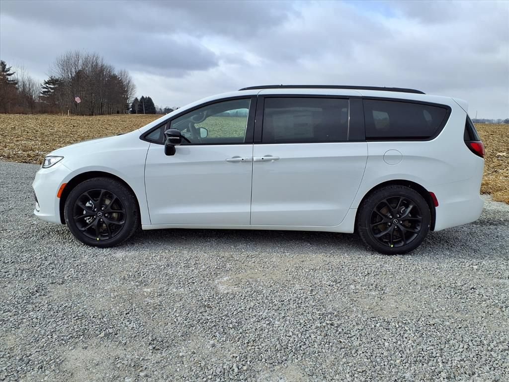 New 2026 Chrysler Pacifica Select w/ S Appearance Package FWD image 34