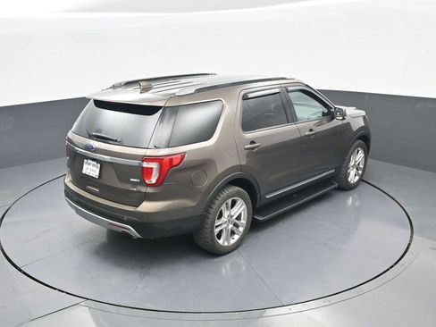 Used 2016 Ford Explorer XLT w/ Equipment Group 202A AWD/4WD image 33