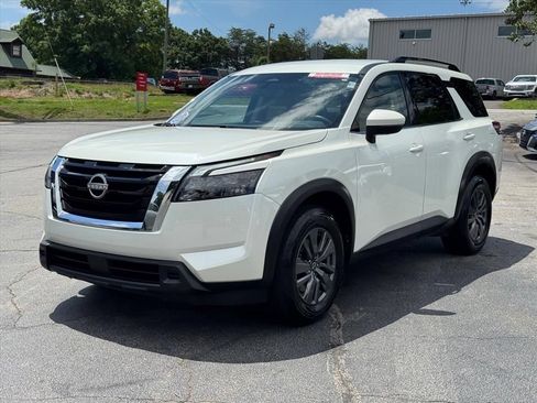 Certified 2024 Nissan Pathfinder SV FWD image 7