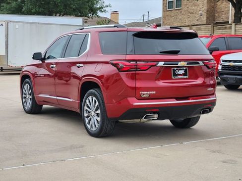 Used 2023 Chevrolet Traverse Premier FWD image 3
