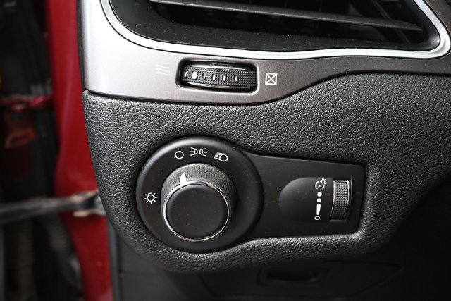 Used 2019 Jeep Cherokee Sport w/ Cold Weather Group AWD/4WD image 24