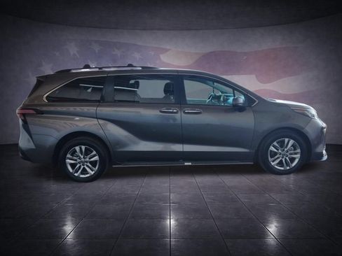 Used 2022 Toyota Sienna XLE w/ XLE Plus Package FWD image 6