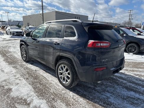 Used 2016 Jeep Cherokee Latitude w/ Cold Weather Group image 2