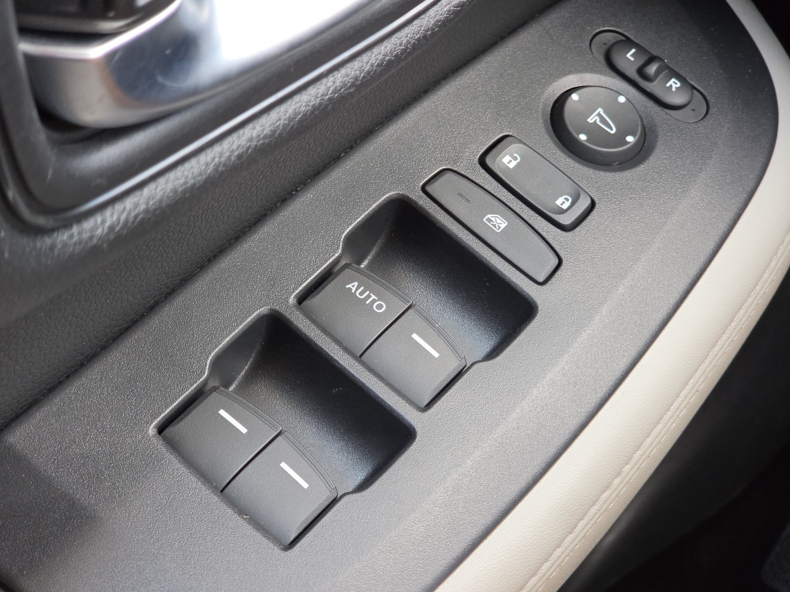 Certified 2025 Honda HR-V LX image 13