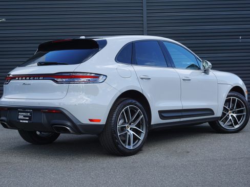 Certified 2024 Porsche Macan AWD/4WD image 8