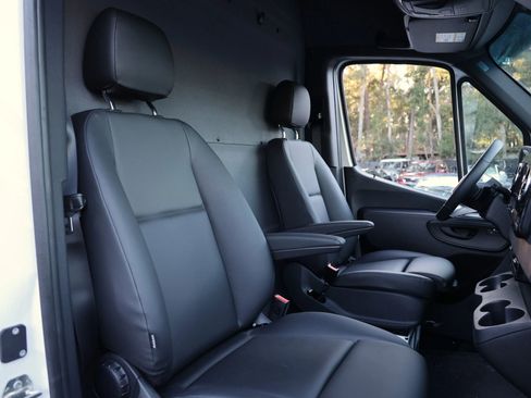 Used 2024 Mercedes-Benz eSprinter 170 Cargo image 29