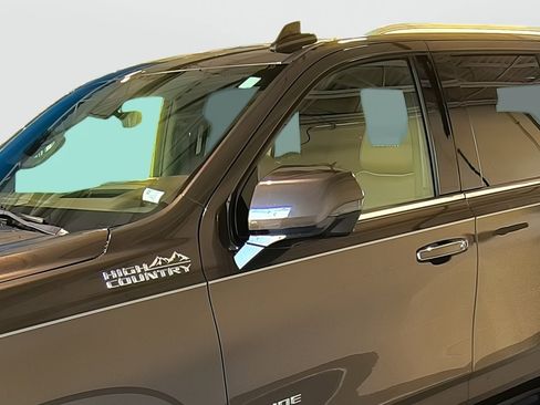 Used 2021 Chevrolet Tahoe High Country w/ Premium Package image 8