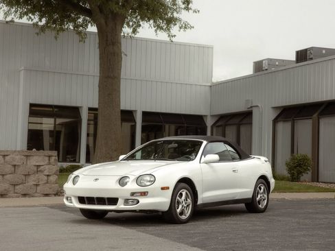 Used 1999 Toyota Celica GT w/ Upgrade Value Pkg FWD image 2