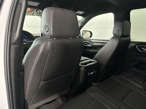 Used 2022 Chevrolet Suburban LT RWD image 24