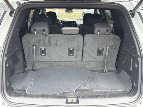 Used 2024 Chevrolet Traverse LT w/ LPO, Floor Liner Package image 21