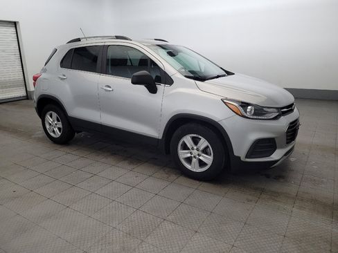 Used 2020 Chevrolet Trax LT w/ LT Convenience Package image 11