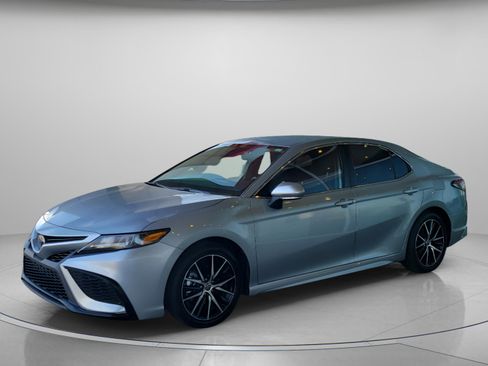 Certified 2023 Toyota Camry SE image 2