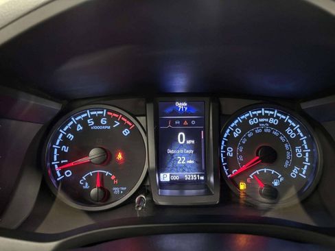 Used 2022 Toyota Tacoma SR AWD/4WD image 32
