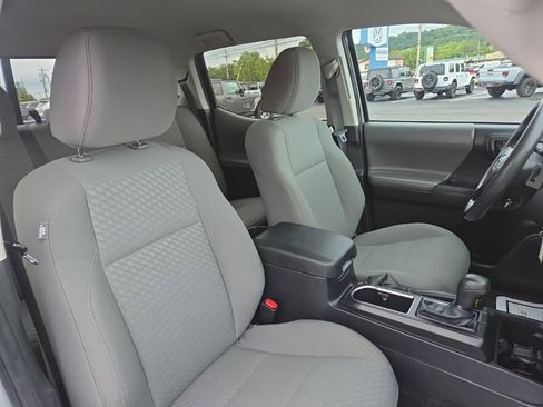 Used 2022 Toyota Tacoma SR image 17