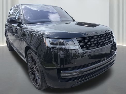Used 2023 Land Rover Range Rover SE image 2