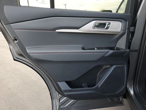 New 2025 Ford Explorer Active w/ Active Comfort Package image 9