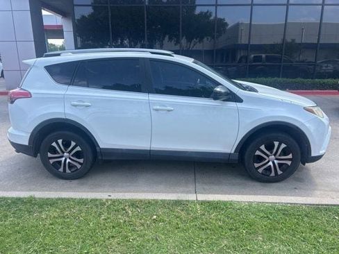 Used 2017 Toyota RAV4 LE image 4