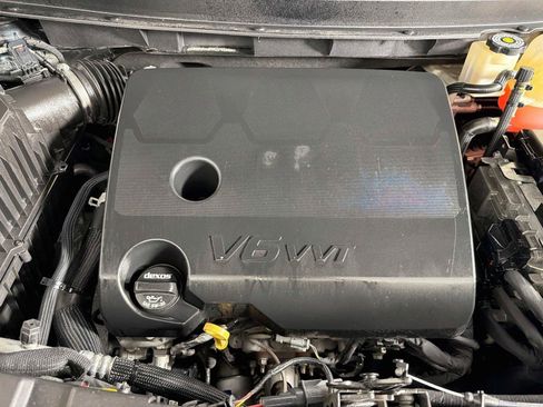 Used 2019 Chevrolet Traverse LT w/ LT Premium Package AWD/4WD image 32