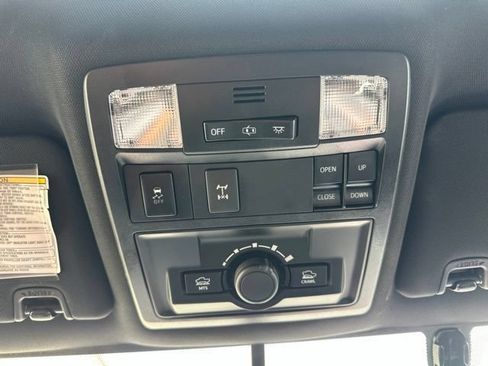 Used 2017 Toyota Tacoma TRD Off-Road w/ Premium & Technology Package AWD/4WD image 25