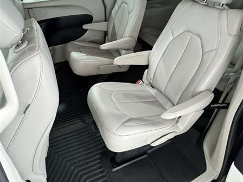 Used 2021 Chrysler Voyager Lxi FWD image 7