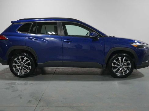 Used 2023 Toyota Corolla Cross XLE image 6