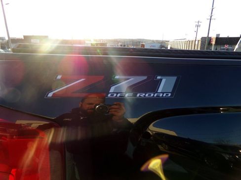 Used 2018 Chevrolet Silverado 1500 LTZ Z71 w/ Redline Edition image 41