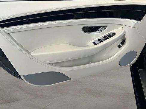 Used 2022 Bentley Continental GT image 25
