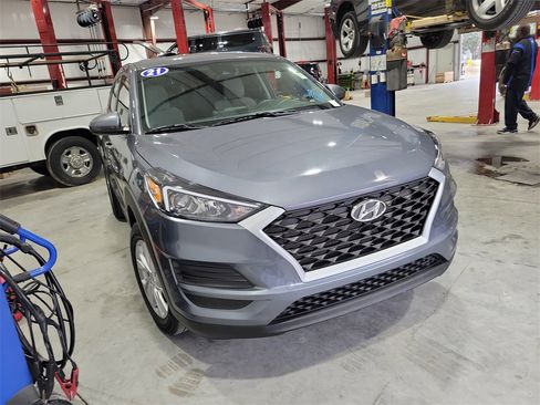 Used 2021 Hyundai Tucson SE image 1