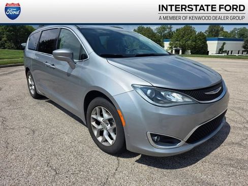 Used 2019 Chrysler Pacifica Touring Plus w/ Tire & Wheel Group FWD image 1