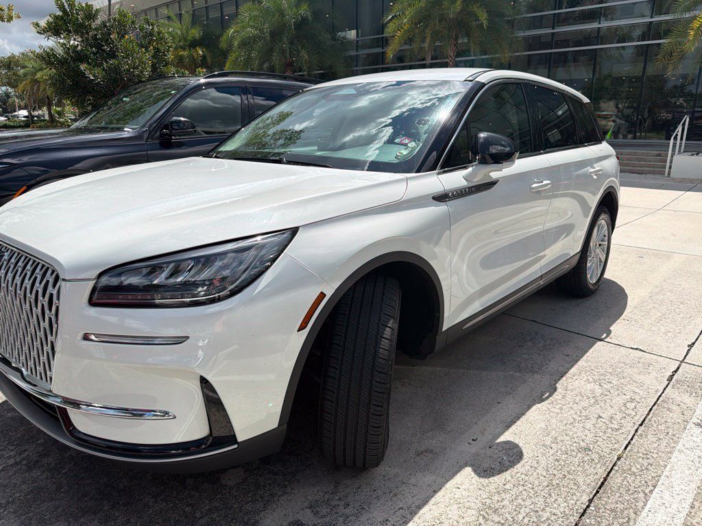Used 2023 Lincoln Corsair FWD image 4