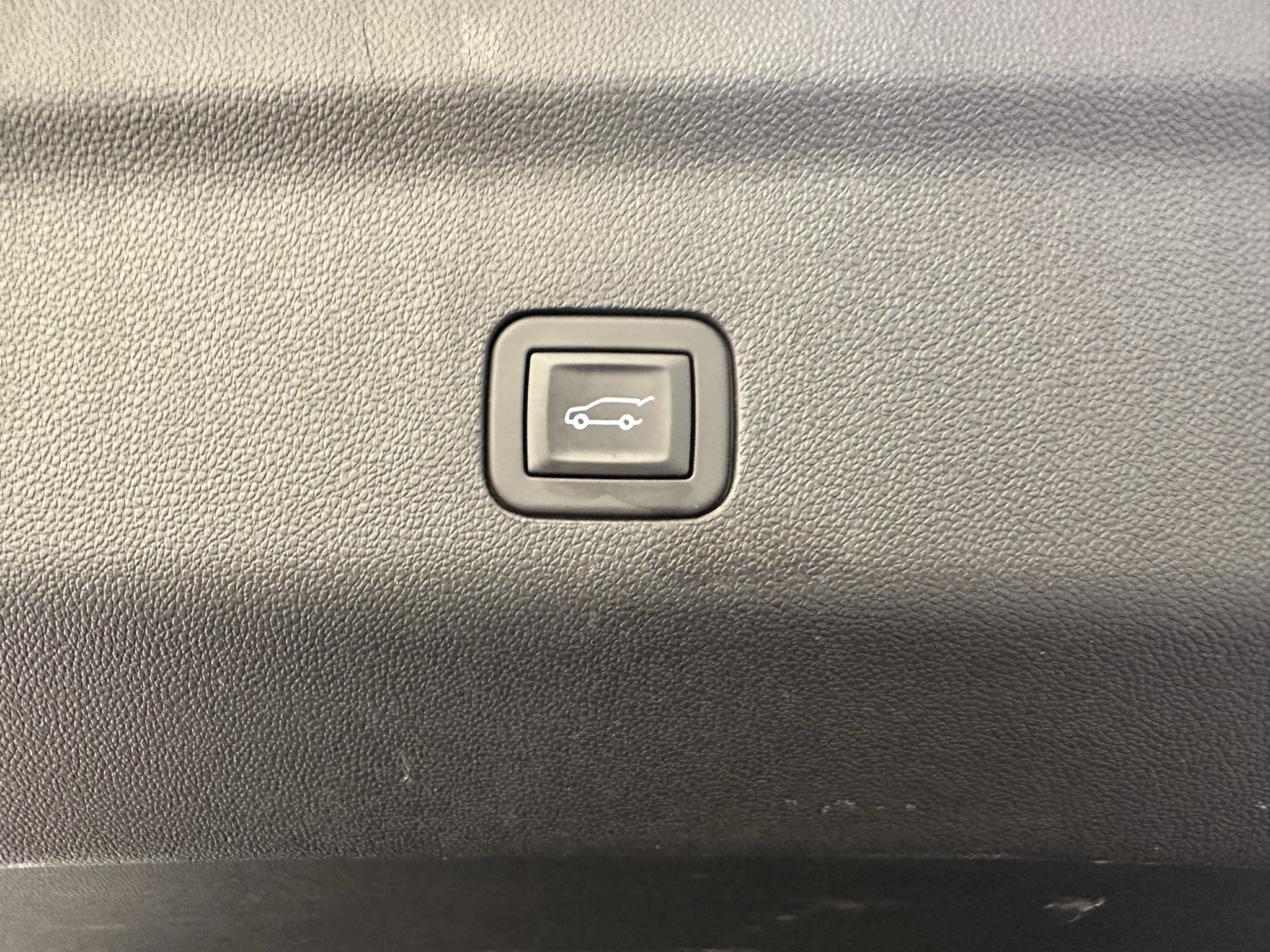 Used 2025 Chevrolet Tahoe LT AWD/4WD image 10