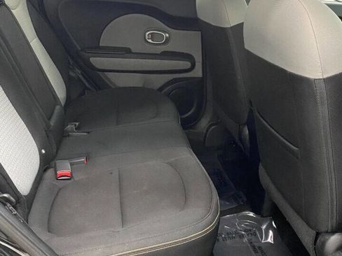 Used 2016 Kia Soul + image 12