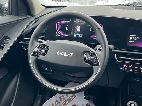 Certified 2025 Kia Niro EX image 16