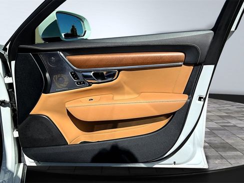 Used 2018 Volvo S90 T6 Inscription w/ Convenience Package image 24