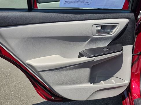 Used 2017 Toyota Camry SE FWD image 22