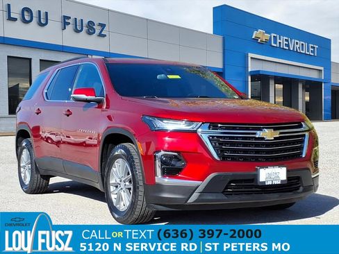 Used 2023 Chevrolet Traverse LT image 1