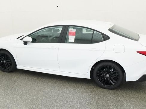 Used 2026 Toyota Camry SE FWD image 36