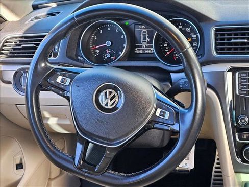 Used 2018 Volkswagen Passat 2.0T R-Line image 11