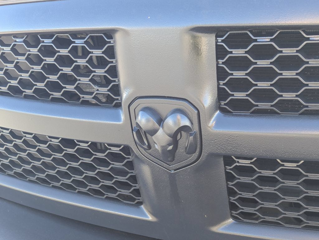 Used 2018 RAM 1500 ST w/ SXT Appearance Group AWD/4WD image 12