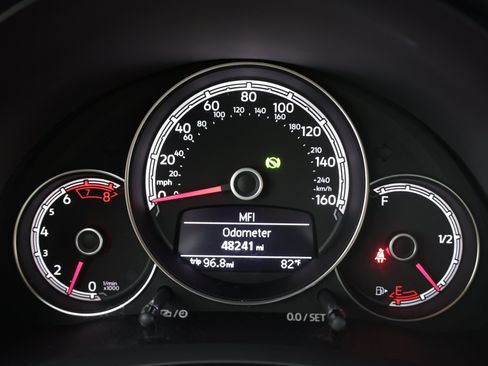 Used 2017 Volkswagen Beetle 1.8T Classic FWD image 19