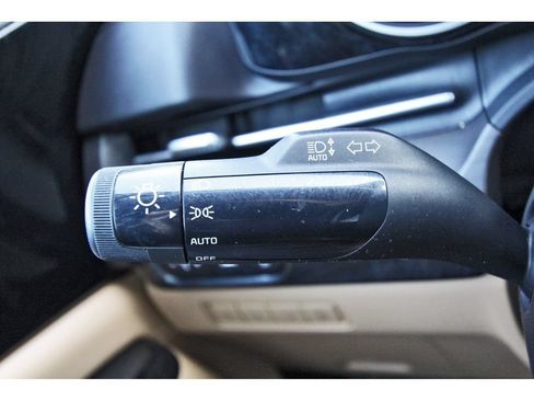 Used 2023 Kia Carnival EX FWD image 18