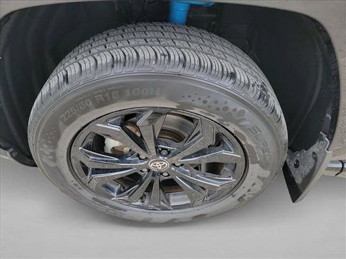 Used 2022 Toyota RAV4 SE image 8