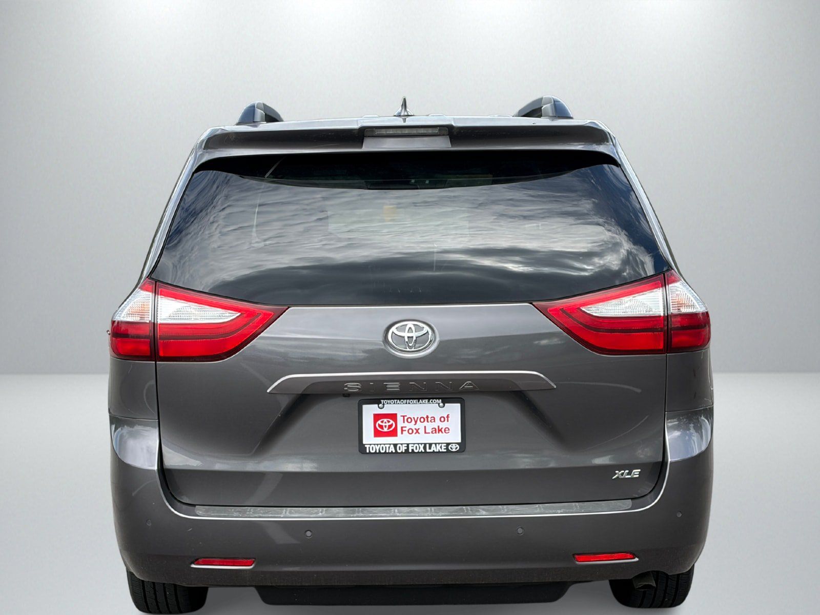 Used 2019 Toyota Sienna XLE w/ XLE Navigation Package FWD image 4