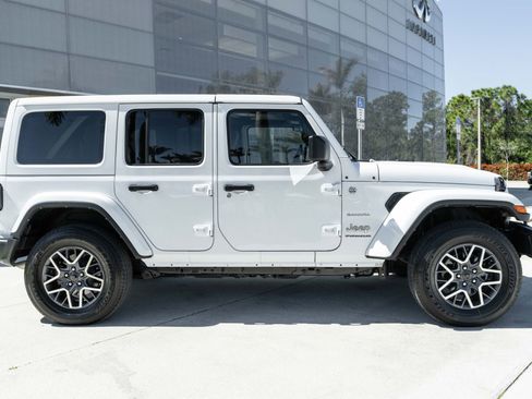 Used 2024 Jeep Wrangler Sahara image 26