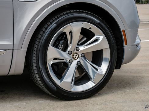 Used 2020 Bentley Bentayga Plug-In Hybrid AWD/4WD image 91