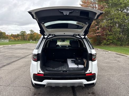 New 2024 Land Rover Discovery Sport S image 9