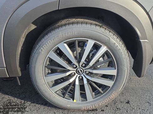 New 2025 Nissan Pathfinder Platinum image 11