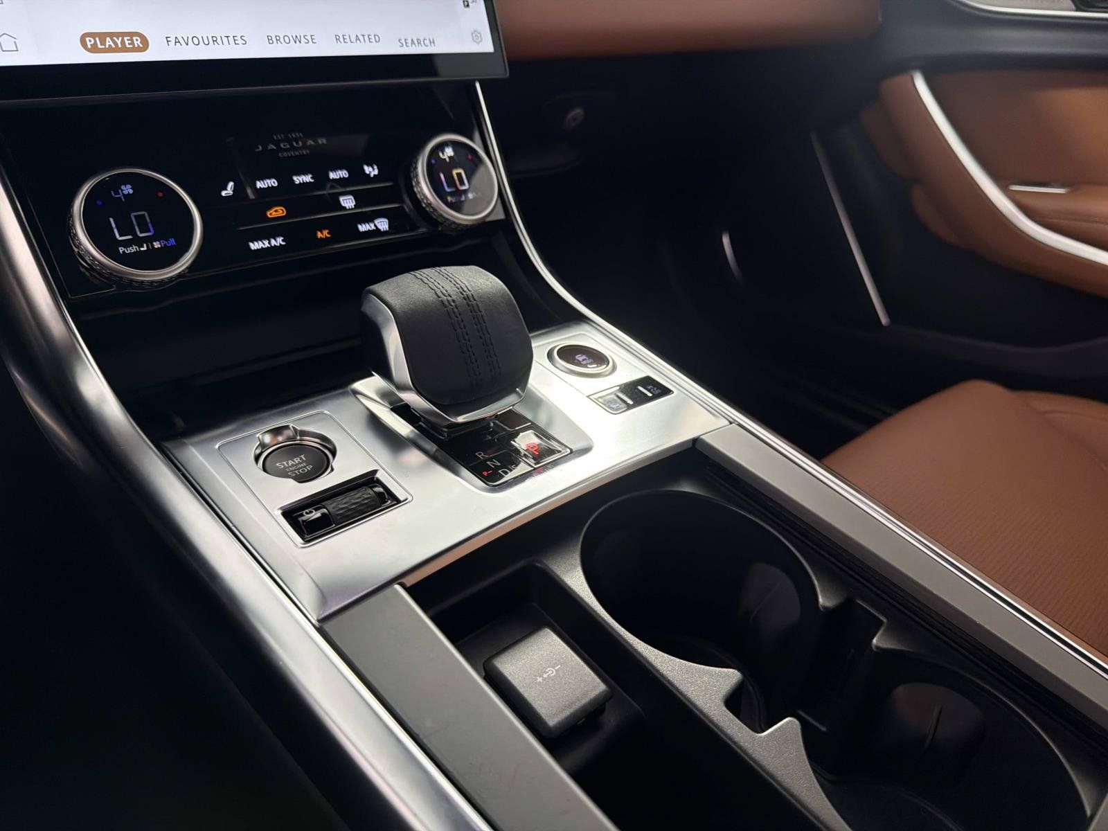 Certified 2024 Jaguar XF R-Dynamic SE AWD/4WD image 23