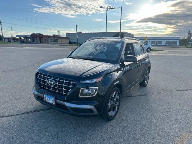 Used 2022 Hyundai Venue SEL FWD image 2