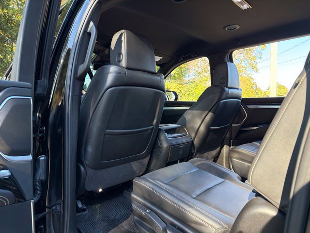 Used 2025 Cadillac Escalade ESV Luxury AWD/4WD image 35